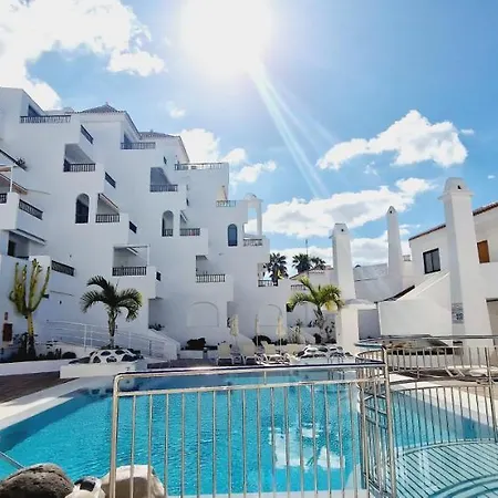 Dom wakacyjny Garajonay 3 Bedrooms Apartment, Ocean & Pool View Playa Feñabe