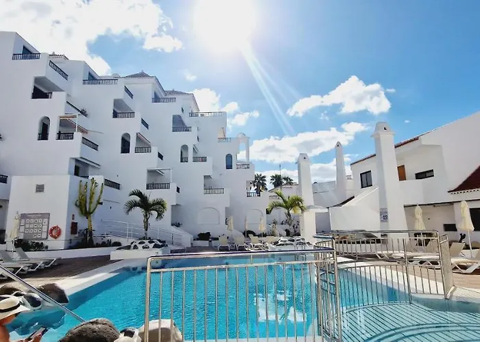 Semesterbostad Garajonay 3 Bedrooms Apartment, Ocean & Pool View Playa Feñabe