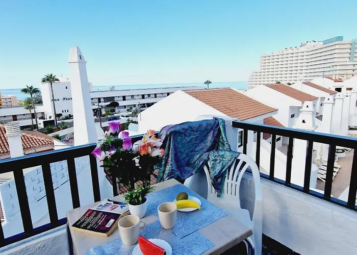 Semesterbostad Garajonay 3 Bedrooms Apartment, Ocean & Pool View